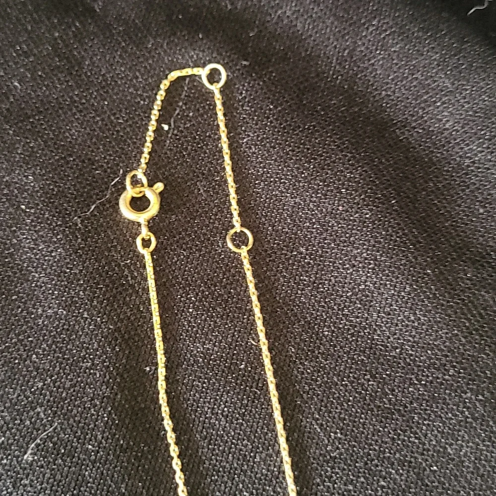 **Removing 8/29** Gold Heart Pendant Necklace - Picture 3 of 4